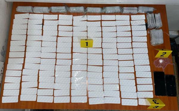 الناظور .. توقيف شخصين متورطين في حيازة وترويج الأقراص الطبية المخدرة